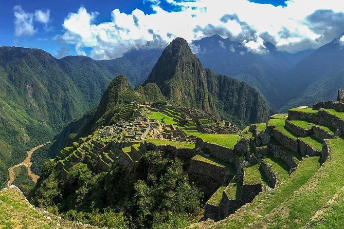 2 Day Hiking Short Inca Trail to Machu Picchu - Wiñay Wayna and the final walk to the Sun Gate