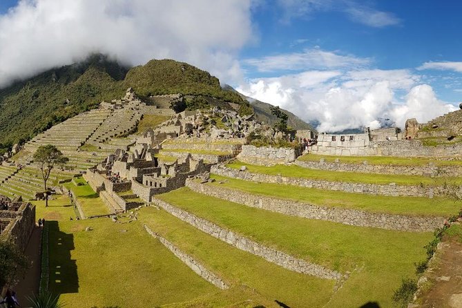 2-Day Sacred Valley & Machu Picchu Group Tour from Cusco - Salinas de Maras and 3,000 salt ponds