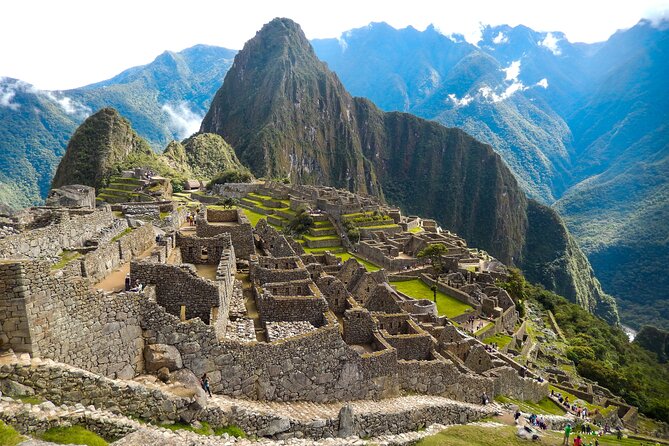 2-Day Tour: Sacred Valley & Machu Picchu – All Tickets Included - Urubamba Buffet Lunch With More Than 40 Peruvian Dishes
