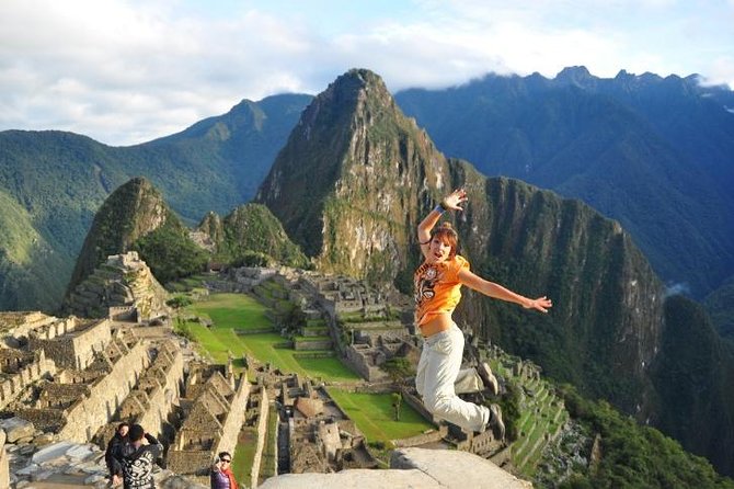 4-Day Lares Trek to Machu Picchu from Cusco - Day 1: Lares hot springs and the climb to Wakawasi