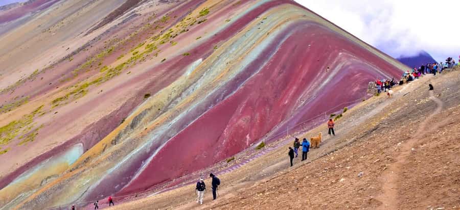 7 Colors Mountain - Returning downhill and eating lunch in Cusipata