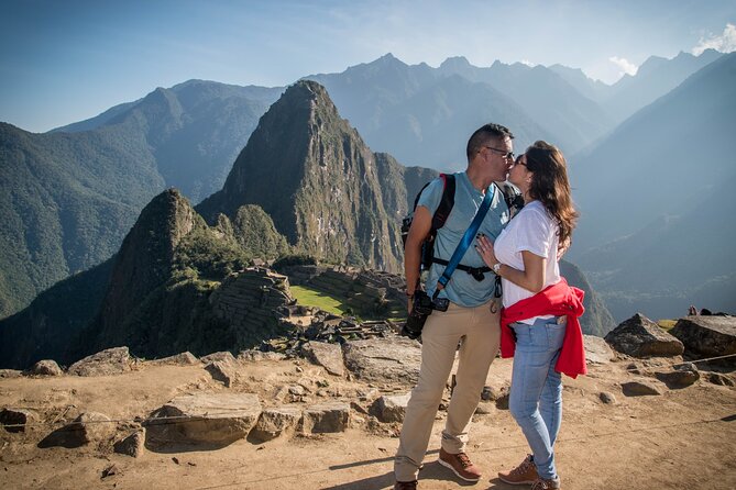 7-Day Tour from Cusco with Machu Picchu and Rainbow Mountain - Day 1: Cusco temples and four hillside ruins