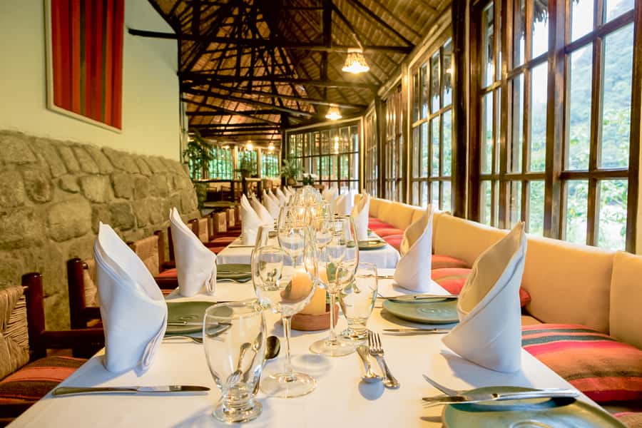Aguas Calientes: Lunch at Cafe Inkaterra Restaurant - A calm table after the Machu Picchu crowds