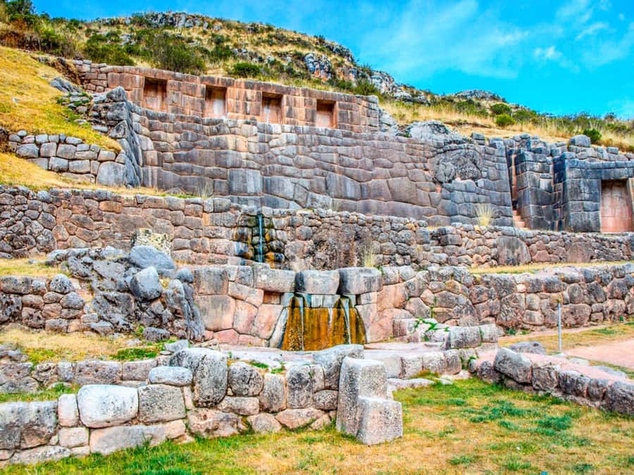 City Tour Cusco Qoricancha Sacsayhuaman y Tambomachay - Qenqo: ceremonial spaces carved into the rock