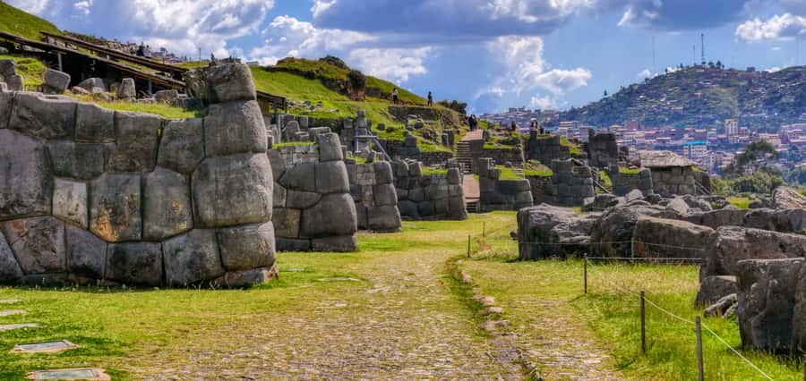 City Tour Cusco & Valle Sagrado Pisac mas Almuerzo - Qenqo and the meaning of ritual spaces