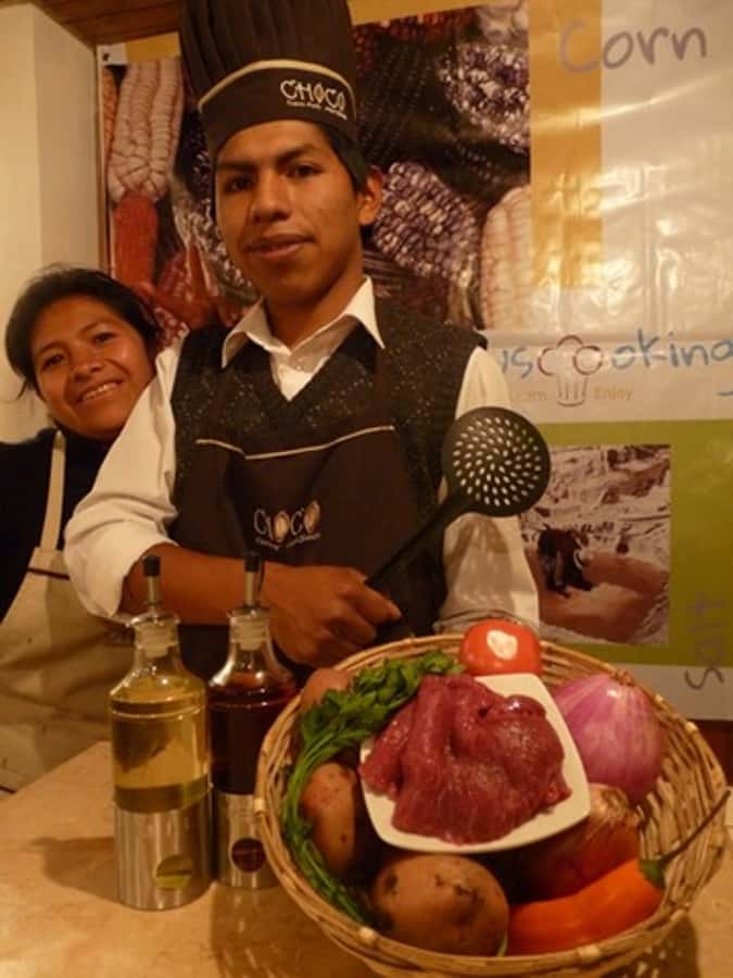Cusco: 3-Hour Peruvian Cooking Class - Choosing between lomo saltado and ají de gallina