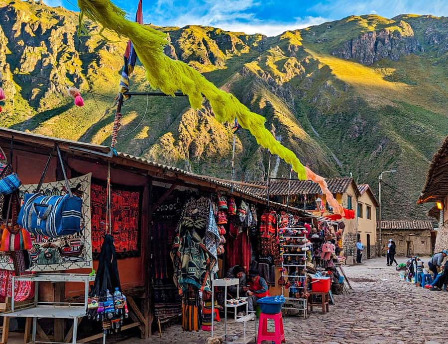 Cusco:Chinchero,Moray & Salt Mines drop-off in Ollantaytambo - Urubamba lunch: a welcome pause in the valley