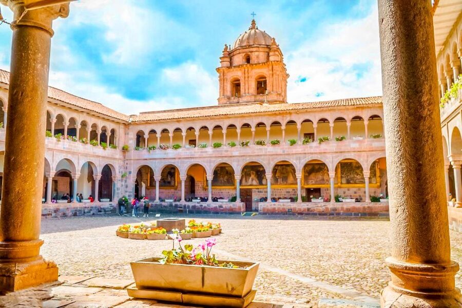 Cusco: City and Nearby Ruins 5-Hour Guided Tour - Language, group size, and guide quality