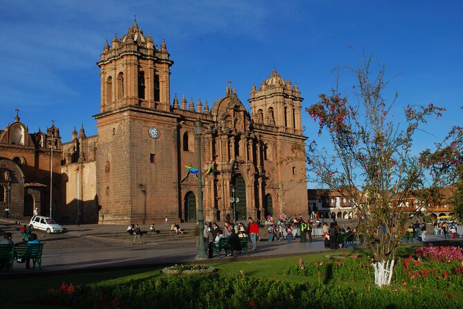 Cusco City Sightseeing, San Pedro Market, Cathedral and Qorikancha Temple - How the bilingual format affects the experience