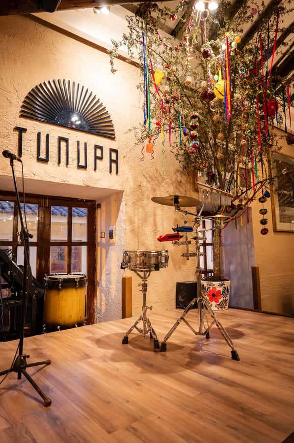 Cusco: Folkloric Andean Show & 3-Course Dinner at Tunupa - A Cusco dinner with the Plaza de Armas outside