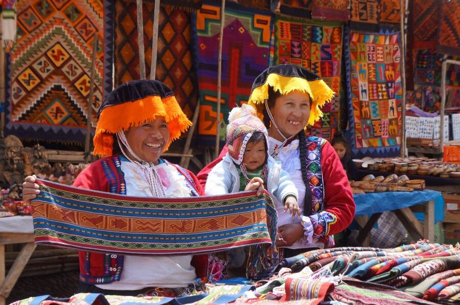 Cusco: Full-Day Sacred Valley and Maras Tour - Písac joins ruins with a craft market