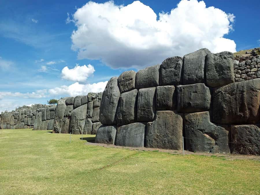 Cusco: Half-Day City Tour with Sacsayhuaman and Q'enco - Q’enqo and the mystery of ceremony