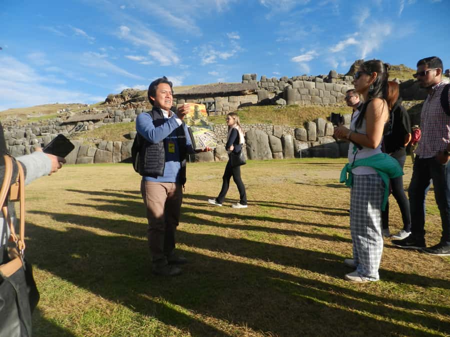 Cusco: Half-Day Historic City Tour - Group size, guide quality, and transport