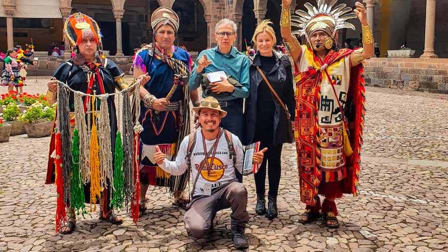 Cusco: Historic Walking Tour with Pisco Sour and Music Show - The luthier workshop and Andean music
