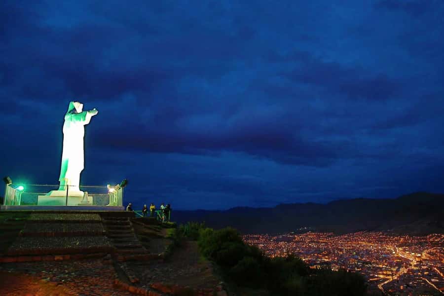 Cusco: Legends and History Night Tour with Pisco Sour - The Plaza de Armas after dark