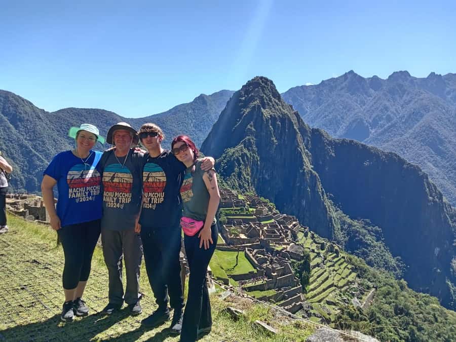 Cusco: Machu Picchu Day Trip with Train + Entrance ticket - Aguas Calientes, the useful pause before Machu Picchu