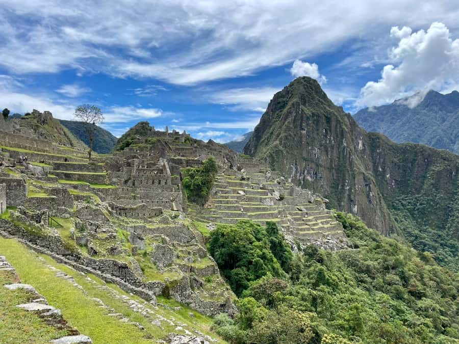 Cusco: Machu Picchu Day Trip with Train + Entrance ticket - Entering Machu Picchu with a guide