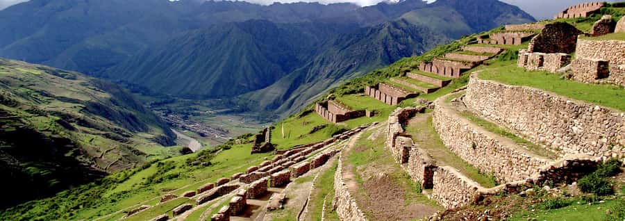 Cusco: Pisac, Ollantaytambo, & Chinchero Sacred Valley Tour - Ollantaytambo and its immense Inca stones