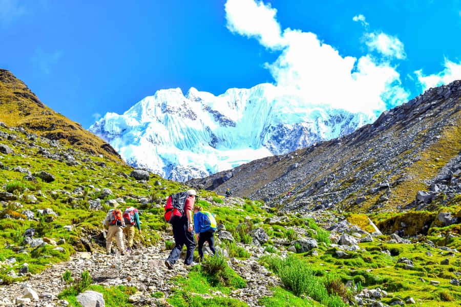 Cusco: Private Full-Day to Humantay Lake with Meals - The descent and lunch in Mollepata