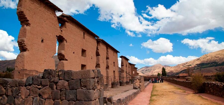 Cusco: Scenic Route of the Sun to Puno with Buffet Lunch - Pucara Museum and the earliest Andean societies