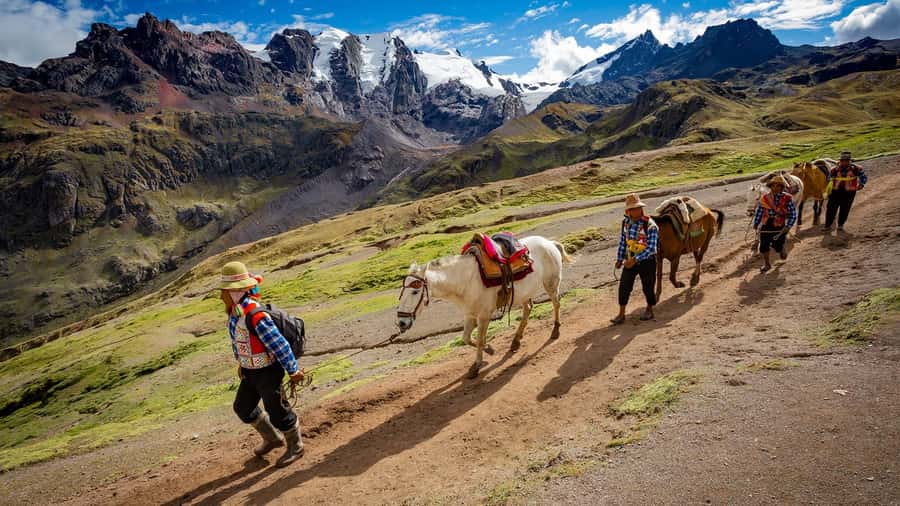 Cuzco: Rainbow Mountain Excursion - Starting at 4,850 meters changes the hike