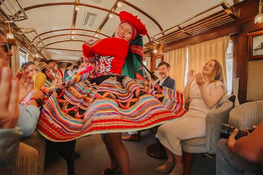 Excursion Cusco - Puno - Titicaca Observatory Train - Music and Andean traditions on board