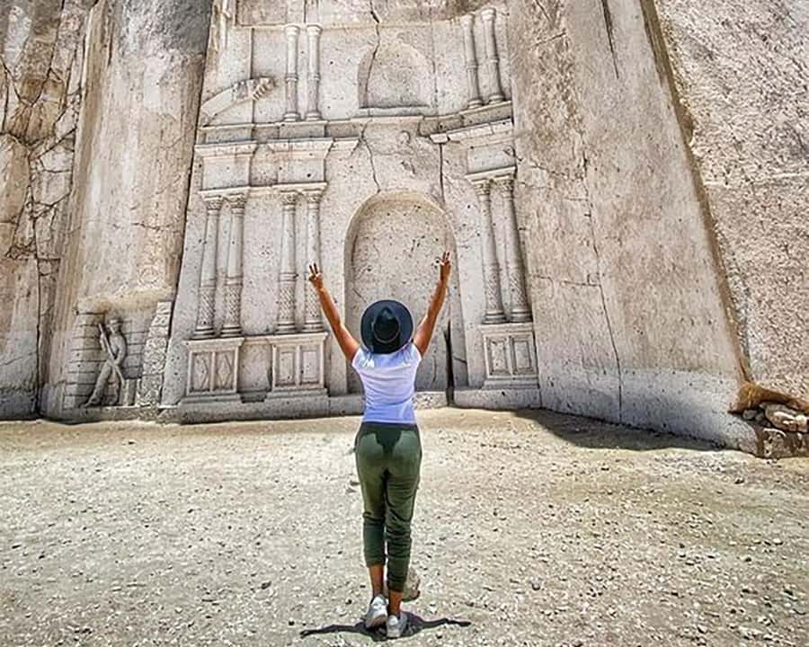 Excursion + Sillar and Culebrillas Route in Arequipa - Meeting a stonemason and trying the work