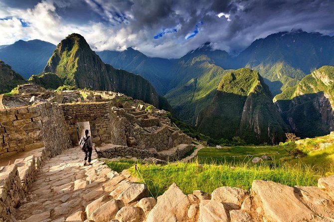 Excursion to MachuPicchu from Cusco with lunch | Private Service| - The Expedition train to Aguas Calientes