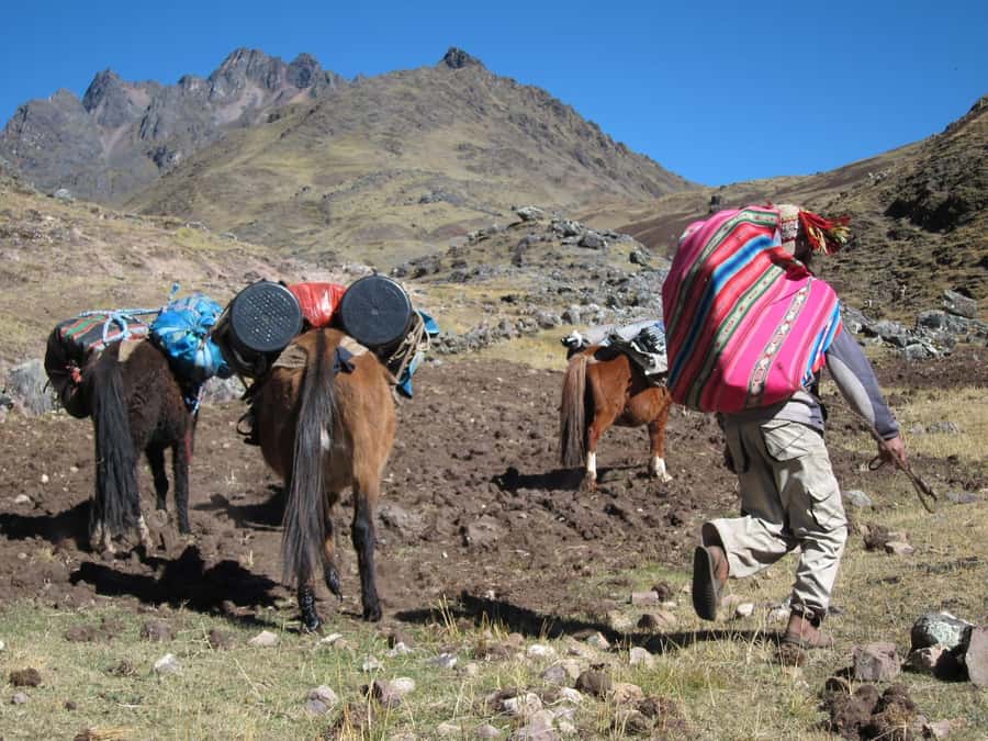 From Cusco: 7 Lakes Ausangate Trek with Breakfast and Lunch - Guides, group pace, and safety