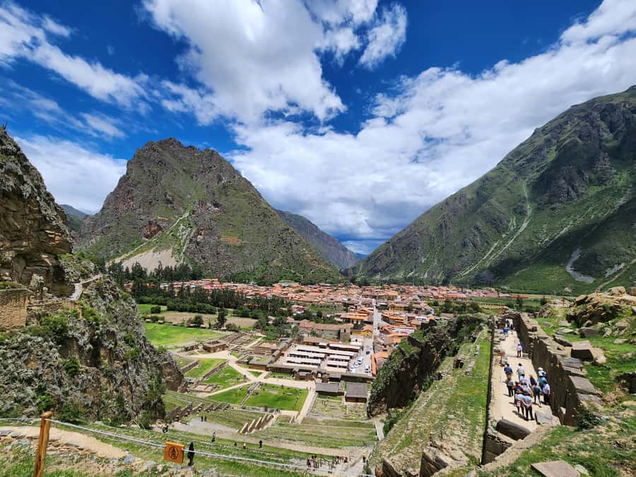 From Cusco: Chinchero, Moray, Maras, Ollantaytambo and Pisaq - Urubamba buffet lunch and the middle of the day