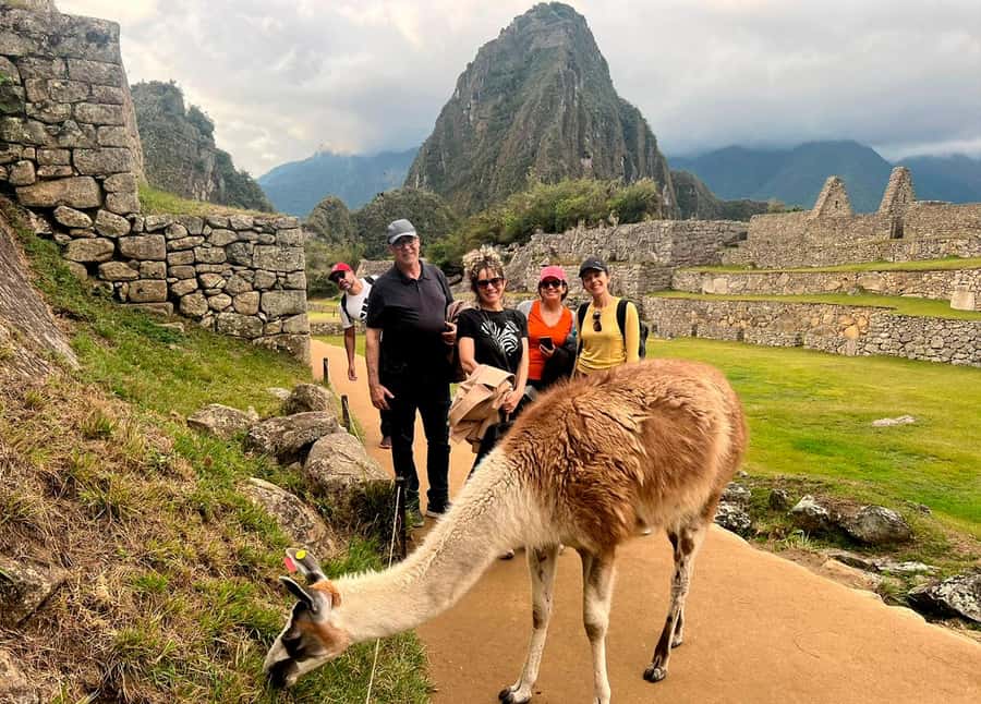 From Cusco: Full-Day Group Tour of Machu Picchu - Aguas Calientes and the bus to the citadel