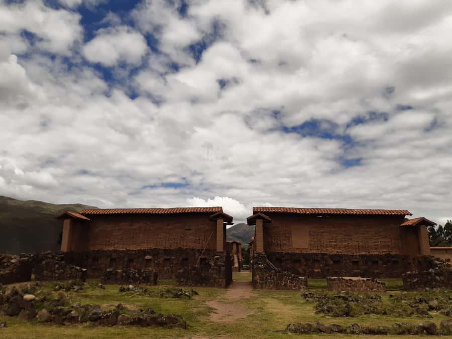 From Cusco: Lake Titicaca with a visit to Uros and Taquile - Lunch near Sicuani and the high point at La Raya