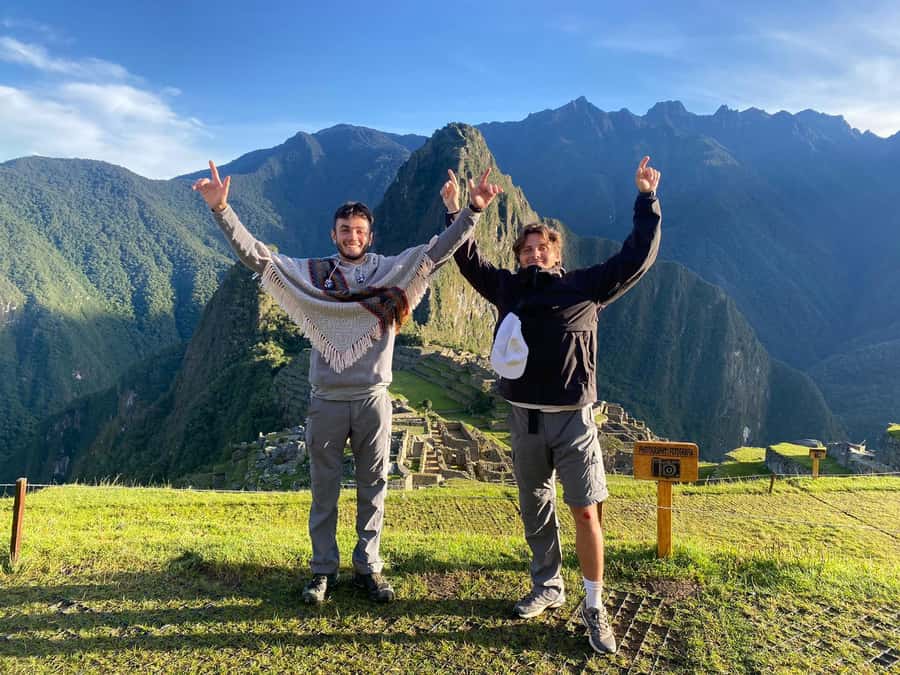 From Cusco: Machu Picchu by Car 2D/1N - Food, lodging, and what is included