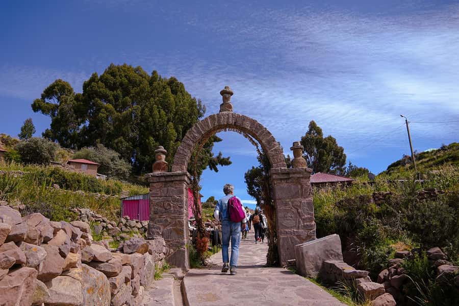 From Cusco: Titicaca Lake - Full day tour with sleeper bus - Meeting the Uros people on a floating island