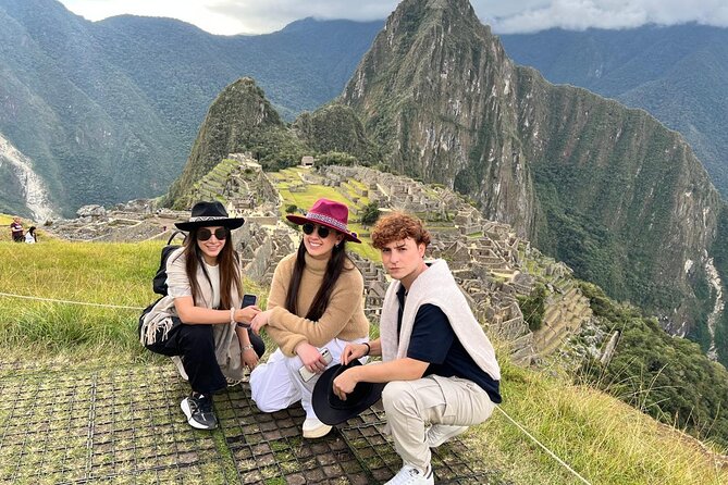 Full Day Private Guided Tour in Machu Picchu - The guides are the strongest part