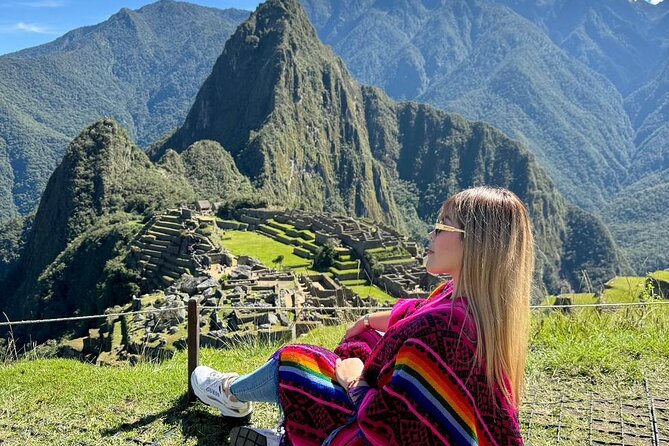 Full Day Private Guided Tour in Machu Picchu - Finding your guide in Aguas Calientes