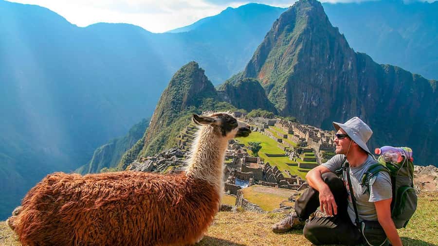 Machu Picchu: 1-day tour by Vistadome Observatory train - Arriving in Aguas Calientes