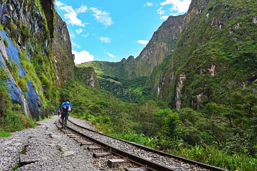 Machu Picchu 2 Days / 1 Night (By Bus) - The long descent into Santa Maria