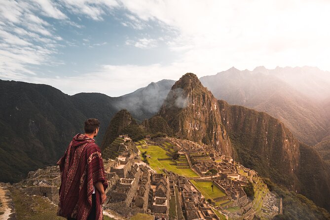 Machu Picchu Mystical Tour Cusco - Peru - The three-hour walk from Hidroeléctrica
