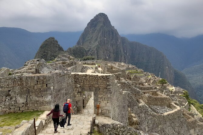 Machu Picchu Private Archaeological and Historical Guided Tour - Seeing Machu Picchu from farming terraces to royal spaces