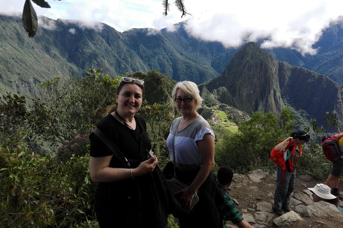 Machupicchu Guide Service - Meeting at Aguas Calientes and getting to the bus