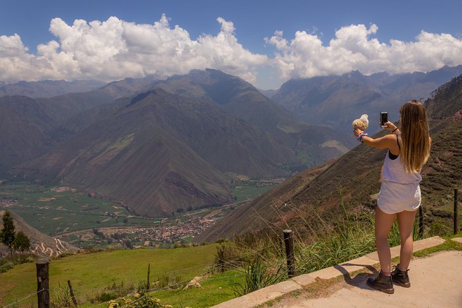 MachuPicchu Private Full Day Tour by Vistadome train from Cusco - Entering Machu Picchu with a private guide