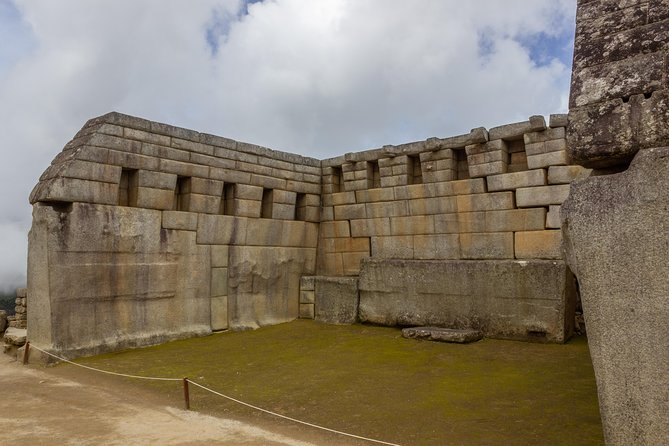 MachuPicchu Private Full Day Tour by Vistadome train from Cusco - Meeting your guide in Aguas Calientes