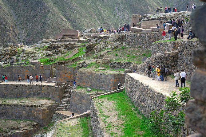 Pisac Indian Market and Ollantaytambo Fortress with Lunch - Pisac Market: shopping with a cultural anchor