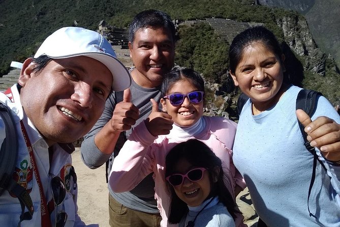 Private Tour Guide in Machupicchu from Aguas Calientes. - The 25-minute bus ride to the ruins