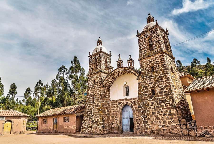 Puno: Route Of The Sun to Cusco with Lunch and Ticket Option - Guide quality, language, and organization