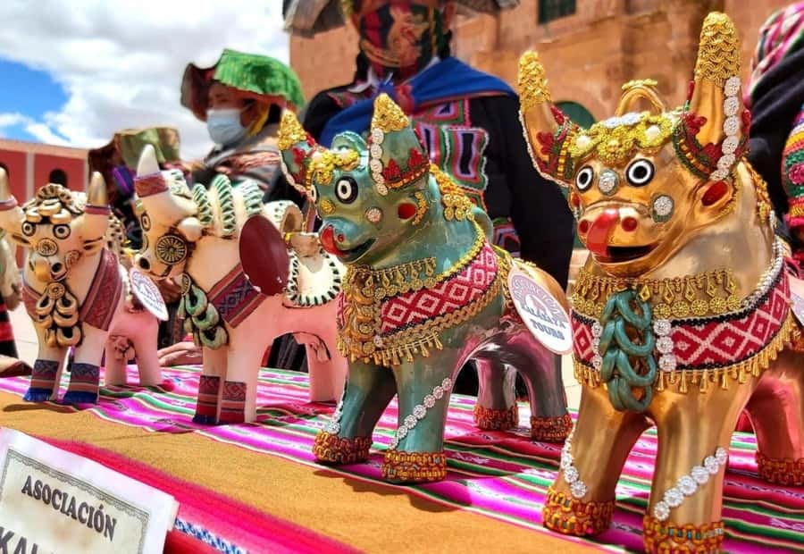 Puno: Route Of The Sun to Cusco with Lunch and Ticket Option - Pukara and its painted bulls