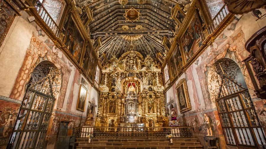 Puno: Route Of The Sun to Cusco with Lunch and Ticket Option - Raqchi and the temple of Wiracocha