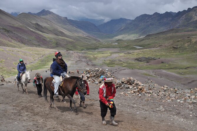 Rainbow Mountain Cusco Full Day - Guide Attention and Group Size