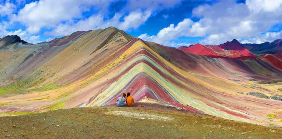 Rainbow mountain horseback riding tour + Buffet Lunch - Getting a community horse for the uphill section